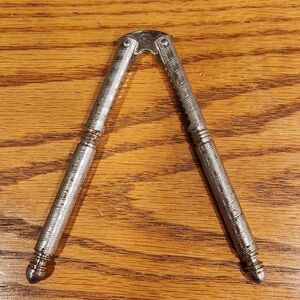 VINTAGE HMQ QUACKENBUSH NUT/SEAFOOD CRACKER